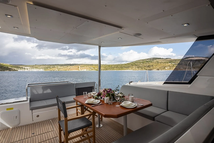SOUTHWEST catamaran44_ext_05