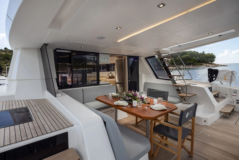 SOUTHWEST catamaran44_ext_06