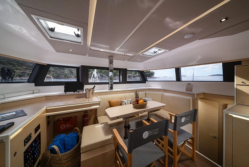SOUTHWEST catamaran44_int_02