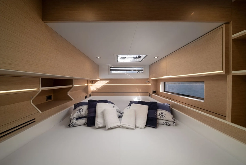 SOUTHWEST catamaran44_int_03