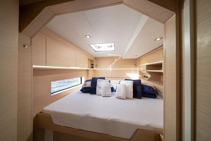 SOUTHWEST catamaran44_int_04