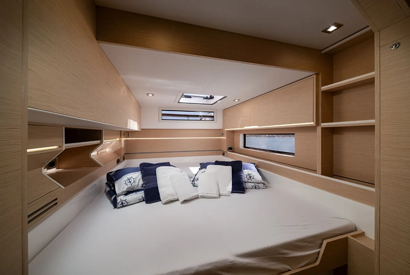 SOUTHWEST catamaran44_int_05