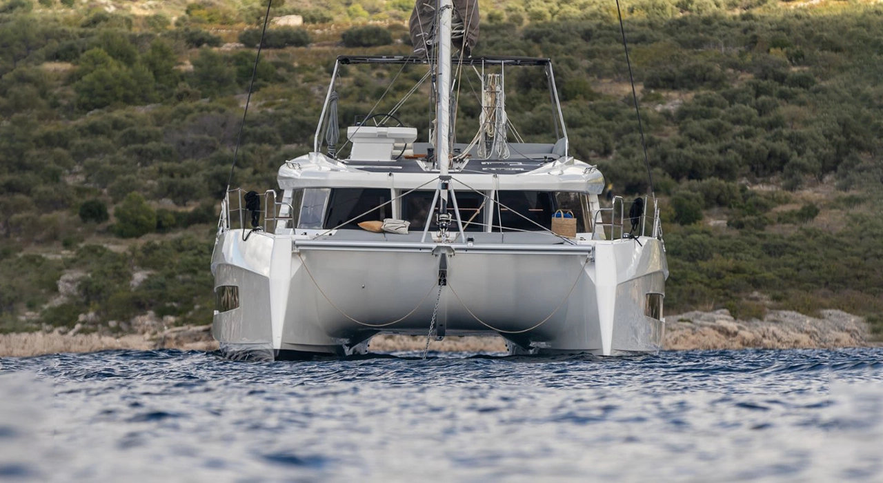 catamaran44_01