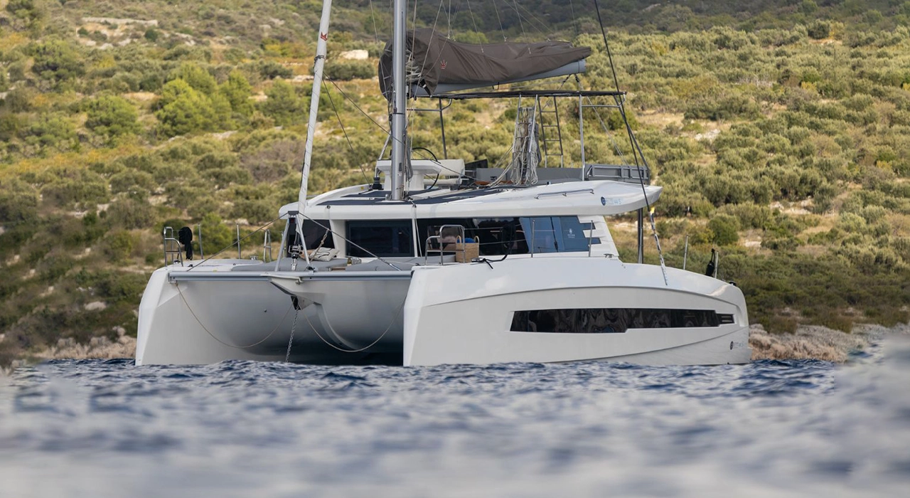 catamaran44_02