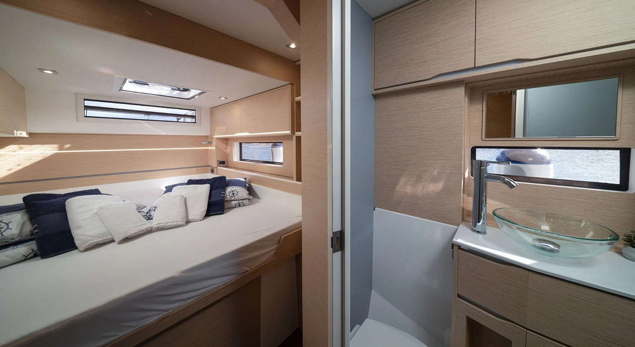 catamaran44_03