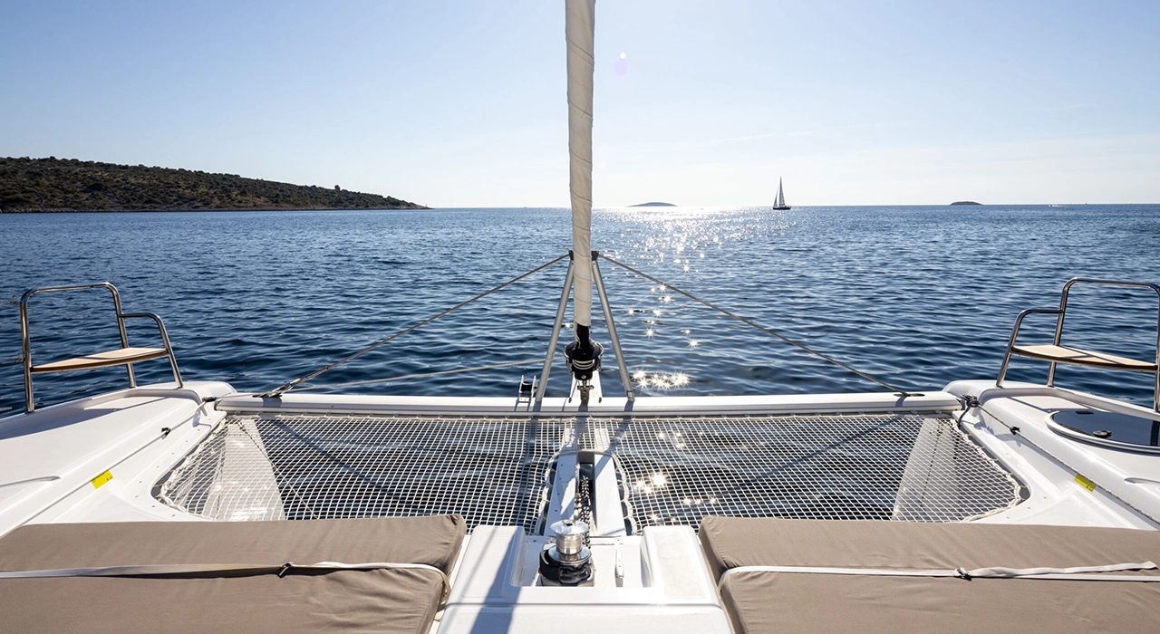 catamaran44_04